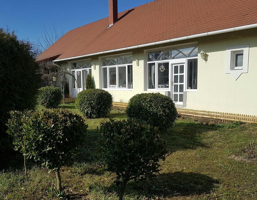 Zsigmond Vendeghaz Apartment Villany Exterior photo